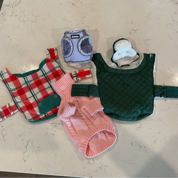 Small Dog Harness, Pink Sweater, 2 wraps Plaid one both w/Velcro & green w/Hat - Picture 3 of 6